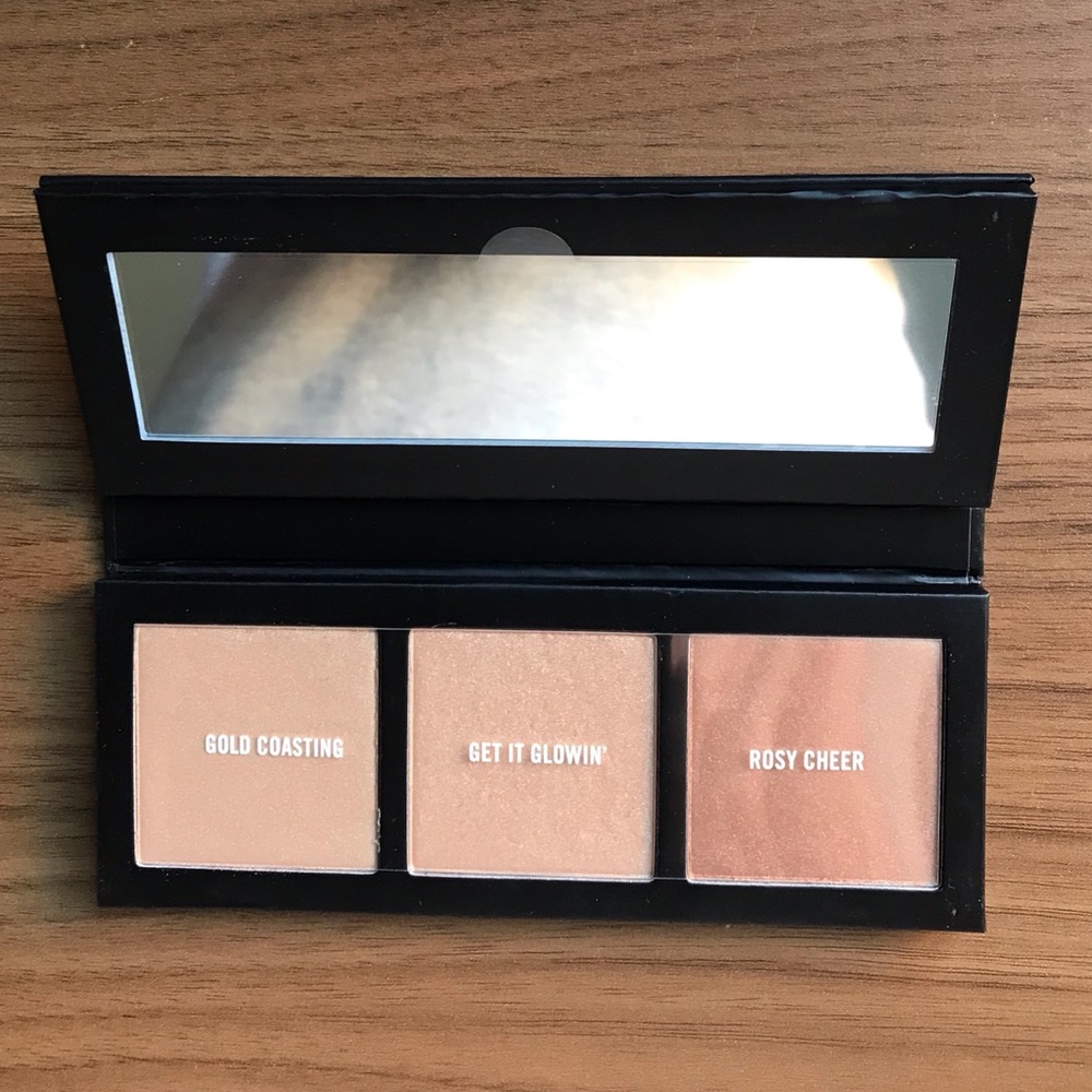 M-A-C Hyper Real Glow Palette